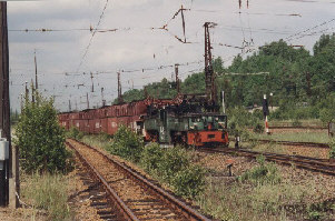Kohlevollzug 4-98 in Hörlitz, Bereich Stw.26, aus Richtung Kohlestapelplatz zum KW Brieske unterwegs