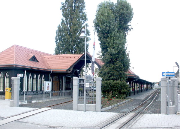 Das Schmalspur-Bahnhofsgebäude des Hauptbahnhofes Zittau.