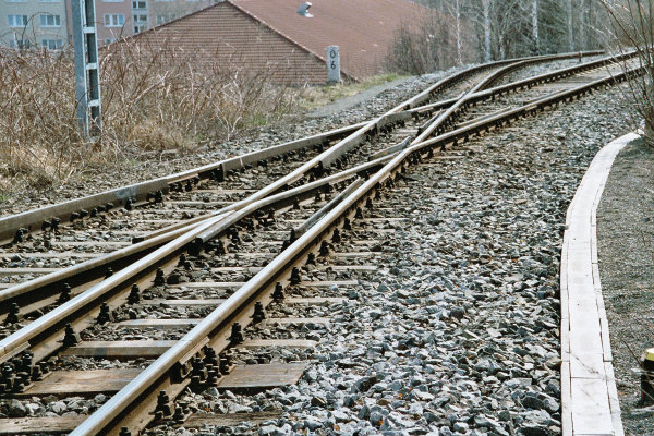 The cross with the normal gauge railway