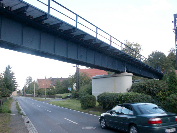 Die Brücke über die August-Bebel-Straße