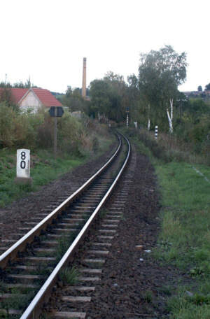 Blick von Höhe Imprägnierwerk Richtung vorgenannten Bahnübergang und dessen Sicherungssignal