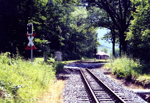 ... and crossing Jonsdorf street, secured by a traffic warning light, it gets to the next station